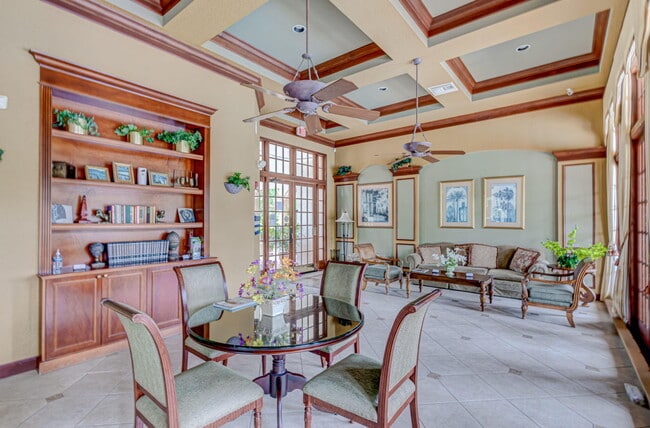 Building Photo - 1000 Crestwood Ct S