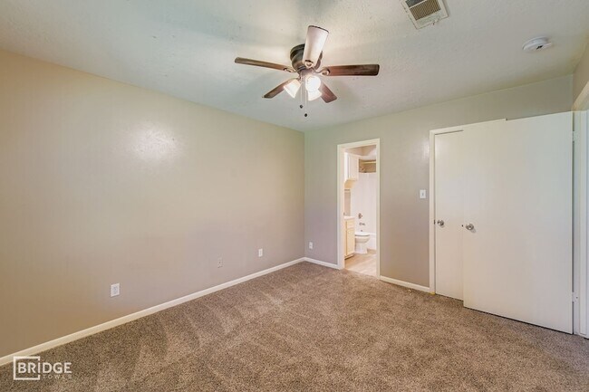 Building Photo - 1611 Hazelwood St