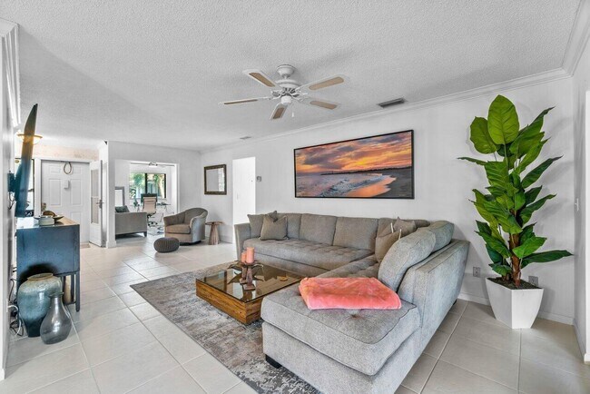 Building Photo - 50 Pelican Pointe Dr