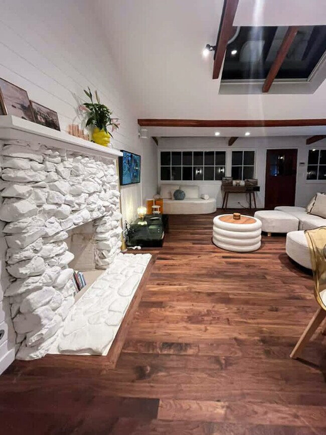 Building Photo - 522 Cascade Dr