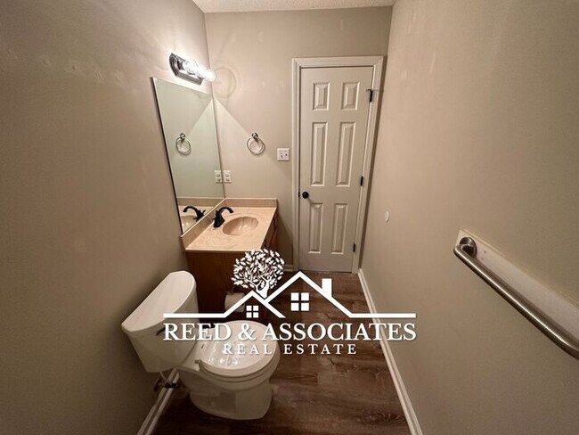 Building Photo - 3 Bedroom Near Gallaway, TN