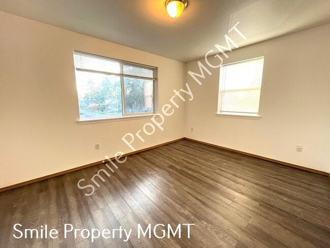 Building Photo - A nice house with 3 beds rooms and 2.5 baths.