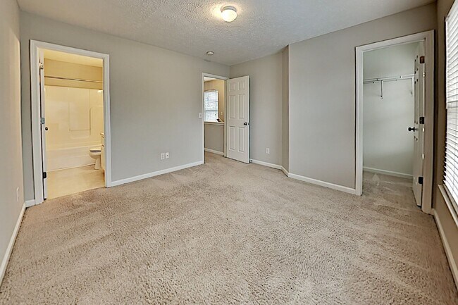 Building Photo - 213 Shadow Glen Dr