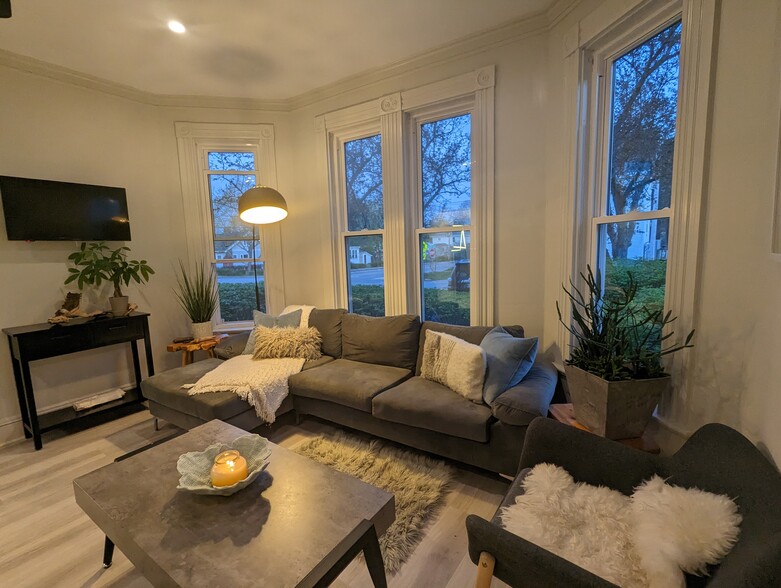 Living - 232 Broadway