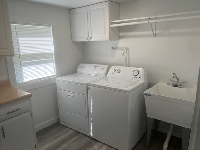 Laundry room - washer, dryer & utility sink - 325 W Clay St