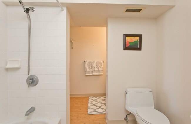 Building Photo - 3805 Kanaina Ave