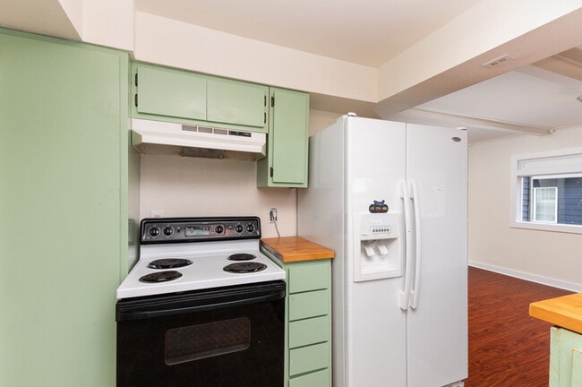 Building Photo - 4749 NE Campaign St