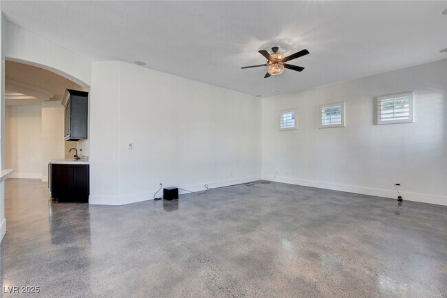 Building Photo - 10728 Elm Ridge Ave
