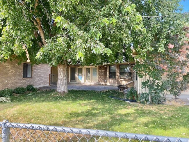 Building Photo - Beautiful home single level entry with out buildings and amazing landscaping - shorter term lease...