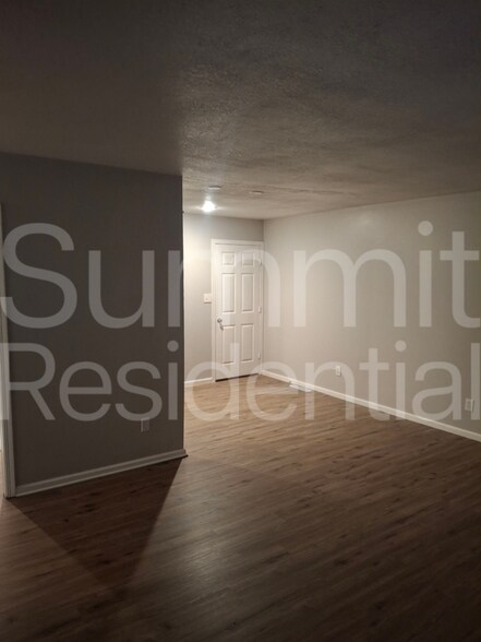 Building Photo - 8001 E 89th Ter