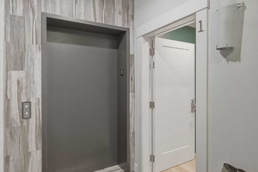 Building Photo - 186 Paris St