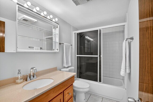 Building Photo - 3532 Coconut Rd