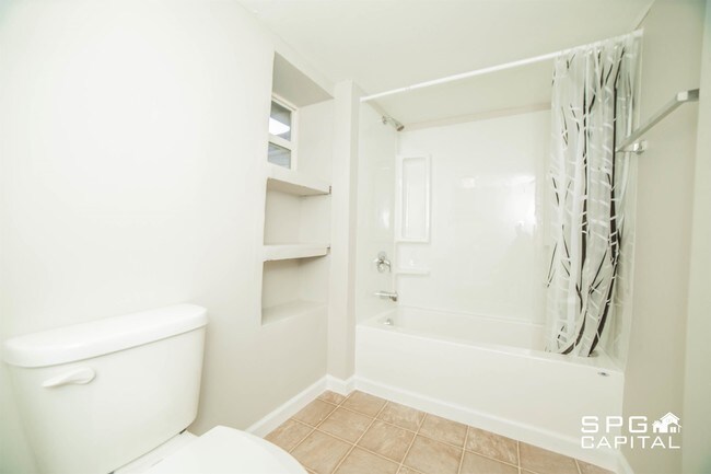 Building Photo - 33 N Penn St