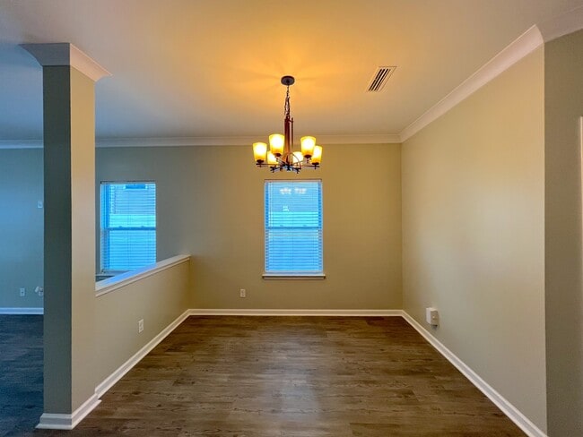 Building Photo - 291 Ranlo Ave