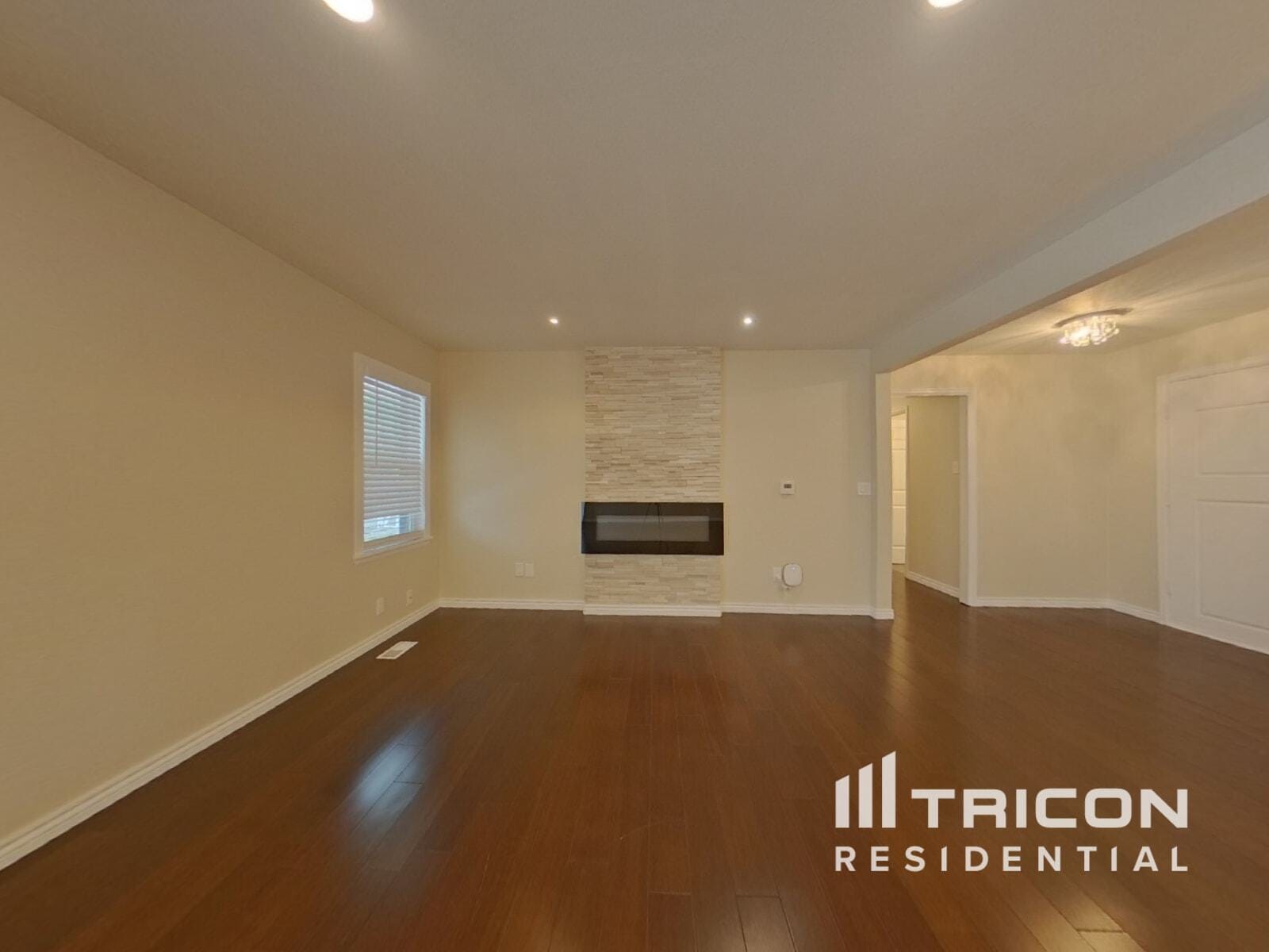 Building Photo - 2337 S Elm Dr