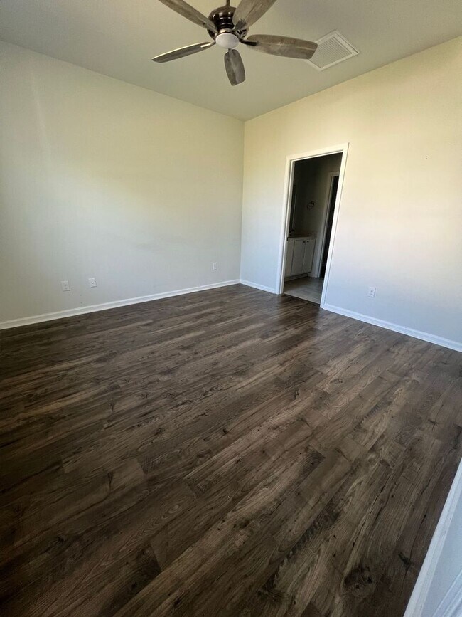 Building Photo - 3BD/ 2BA house in Forestbrook Cove