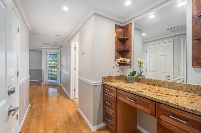 Building Photo - 4611 Landscape Dr