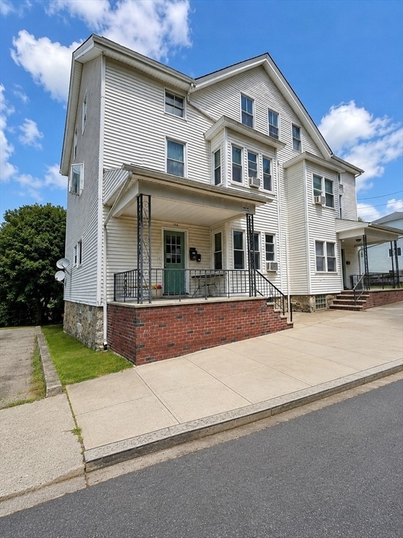 Building Photo - 164 Hood St