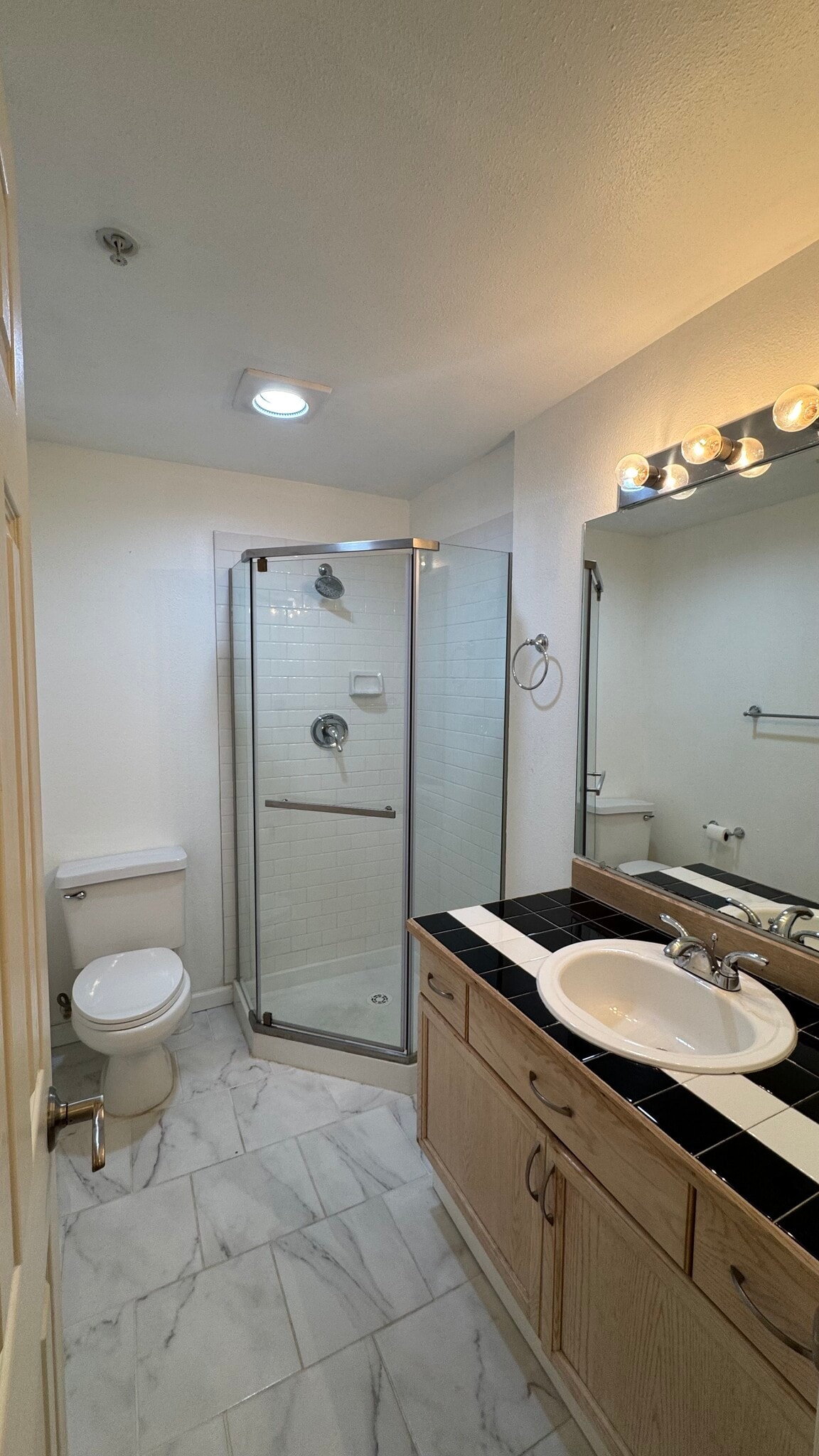 Main Bedroom Bathroom - 15805 Waynita Way NE