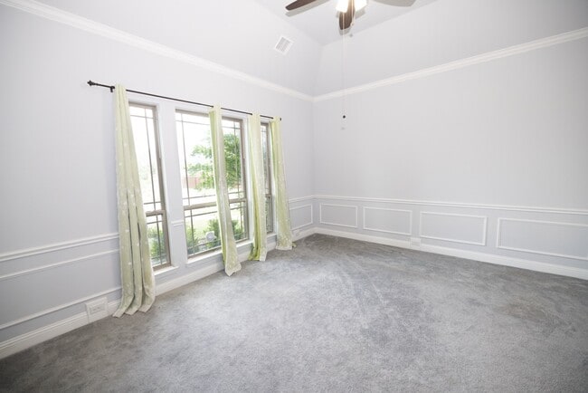 Building Photo - 13923 Hopewell Dr