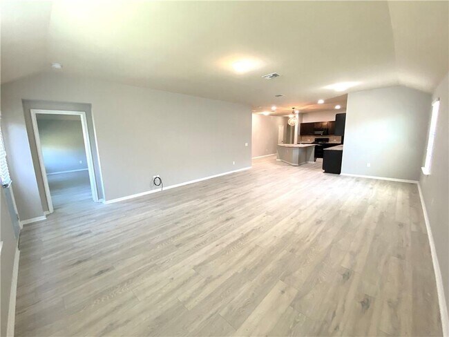 Building Photo - 215 Camellia Dr
