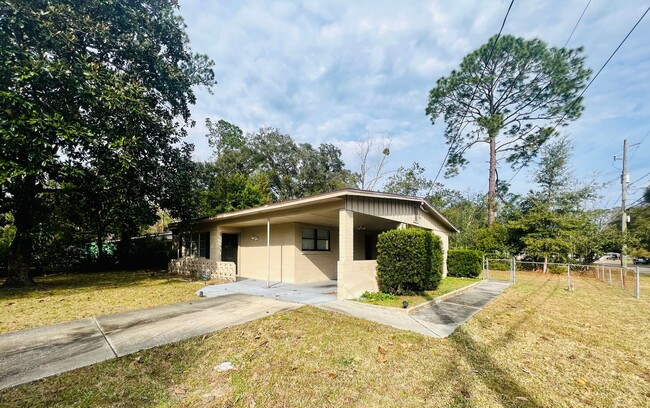 Building Photo - Updated charming home in Jax