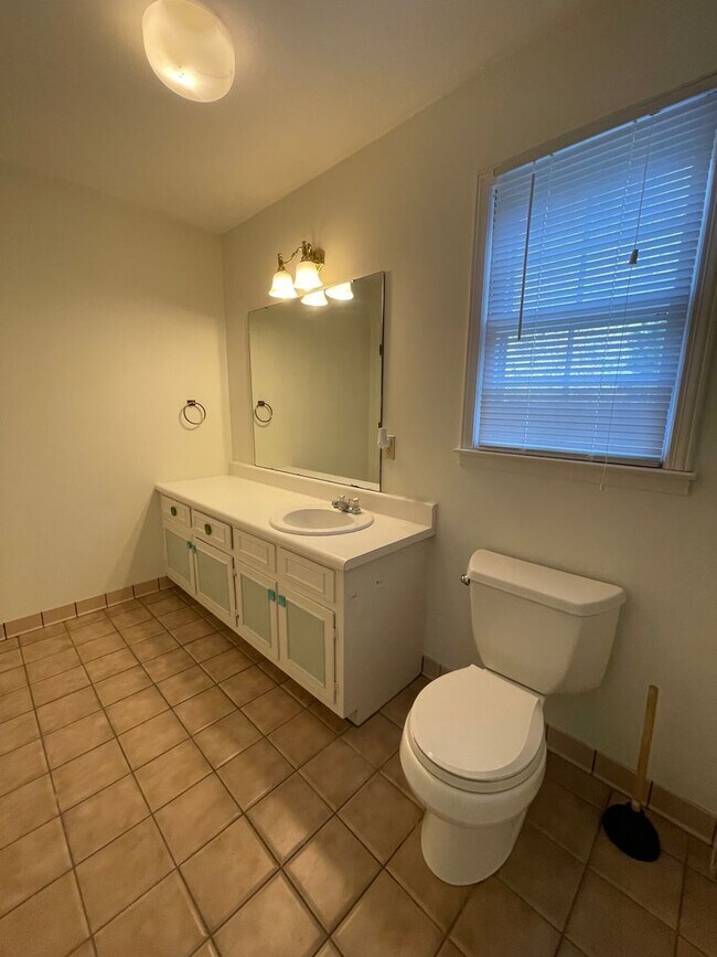 Building Photo - Large 4/4 House in Maplewood $2,650