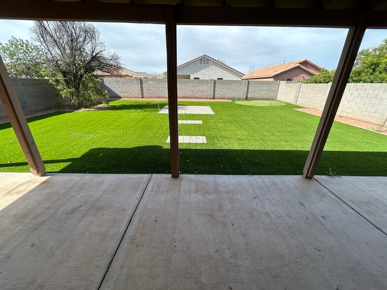 Building Photo - 9208 W Coolidge St