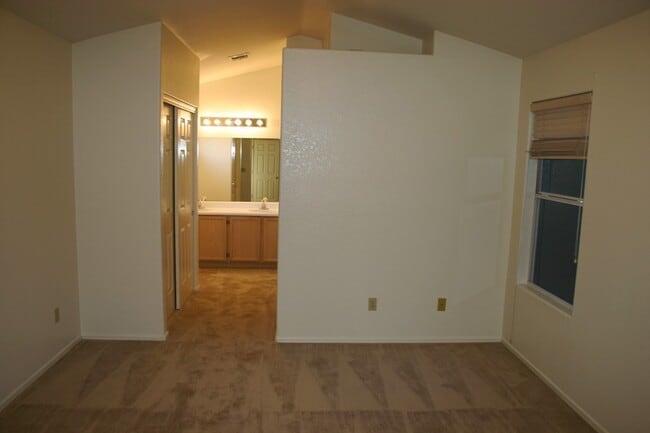 Building Photo - 3673 W Pony Trail