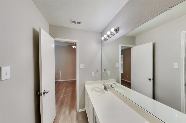 Building Photo - Contemporary 3-Bedroom Gem with Open-Plan Design