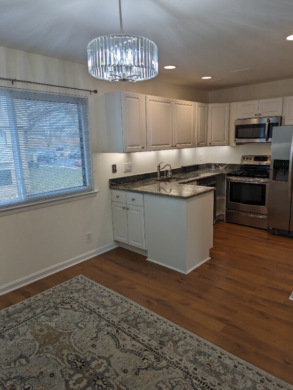 Building Photo - 2494 Glengyle Dr