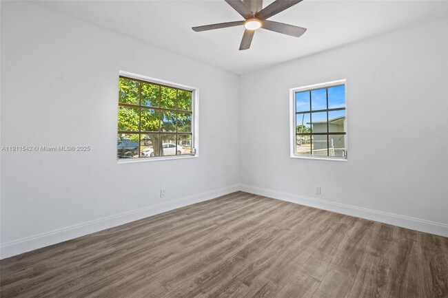 Building Photo - 2444 Plunkett St