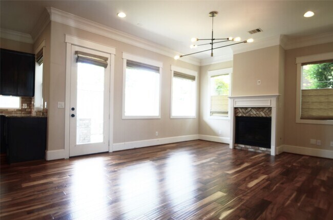 Building Photo - 8610 Ashland Way