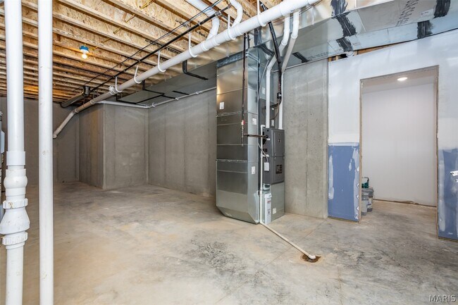 Building Photo - 652 N Kansas St