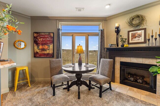 Building Photo - Luxury resort-style living: Fully furnished condo on the Cumberland River less than 25 miles from...