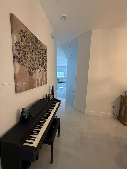 Building Photo - 2481 NE 2nd Dr