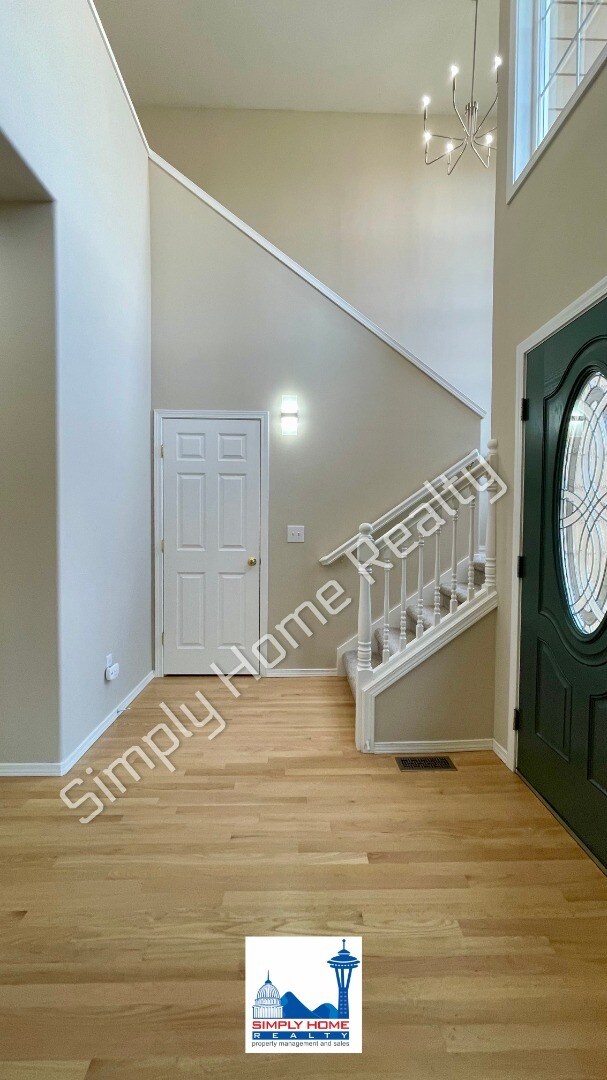 Building Photo - Step Inside this beautiful Home in Tacoma!