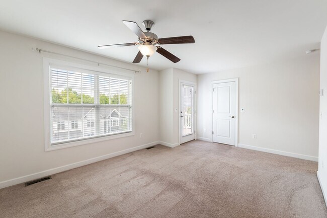 Building Photo - 2410 Winthrop Dr