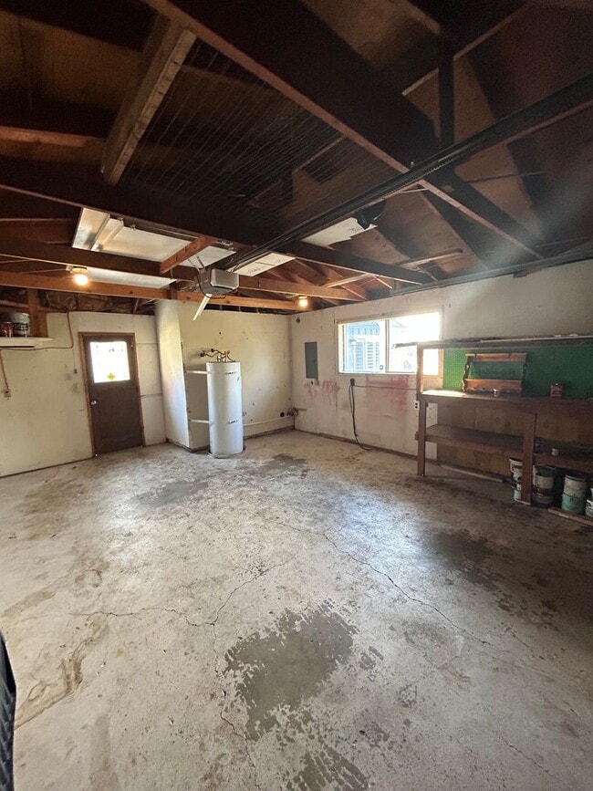 Building Photo - 2 Bedroom 2 Bath House