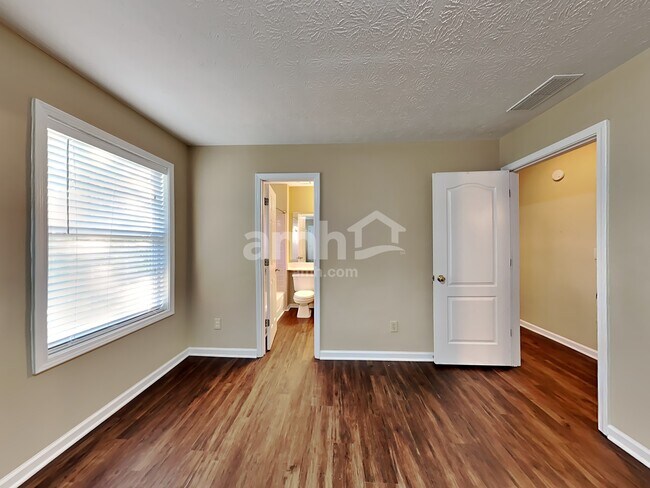 Building Photo - 3285 Summit Pl Dr