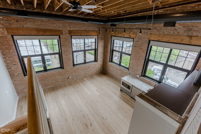 Building Photo - 729 N Sangamon St