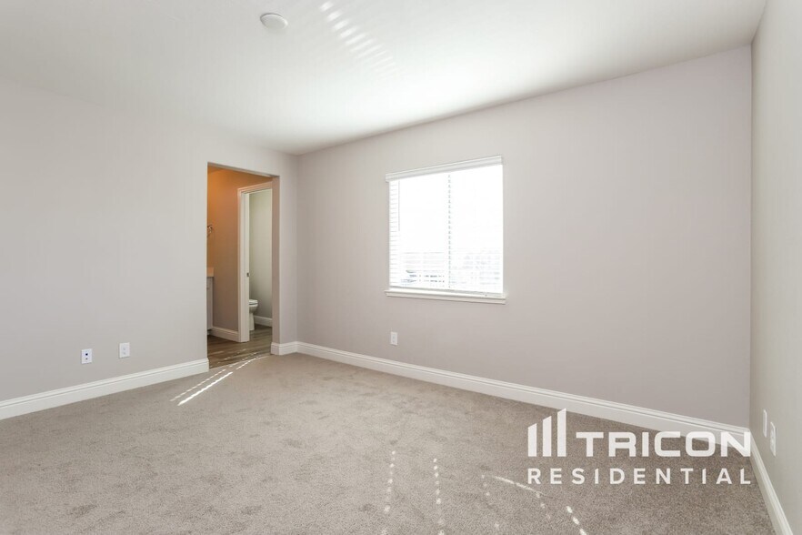 Building Photo - 2657 River Rd Ln