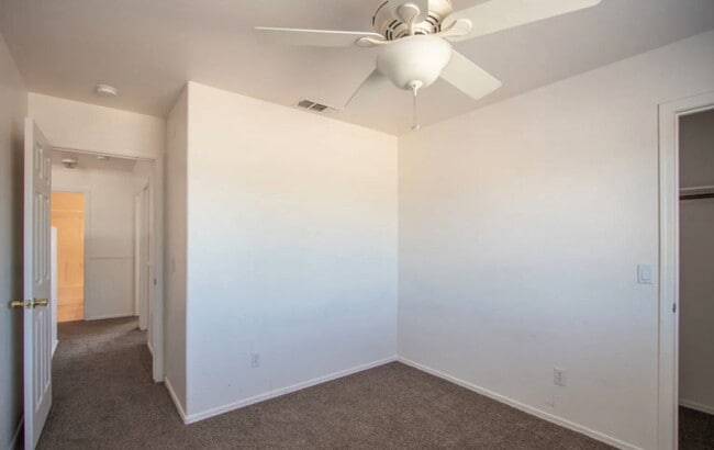 Building Photo - 13002 W Paradise Dr