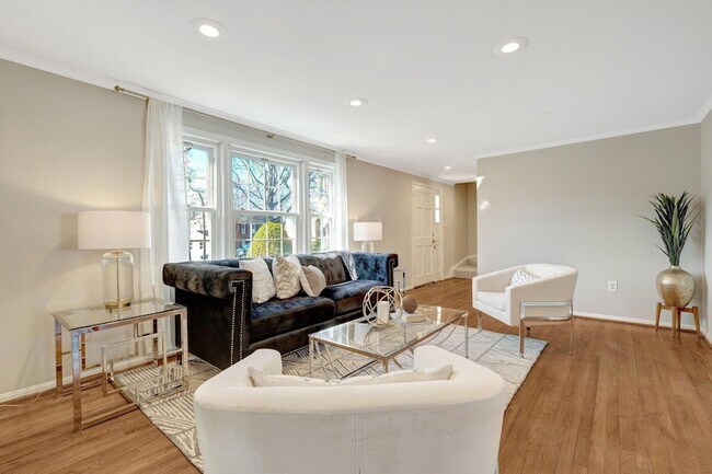 Building Photo - 2015 Freedom Ln