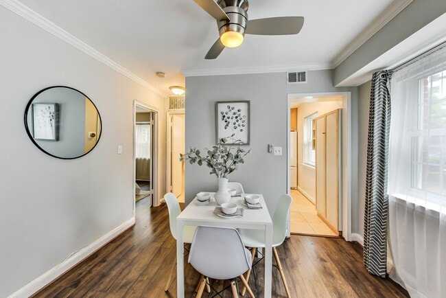 Building Photo - 1303 N Ode St