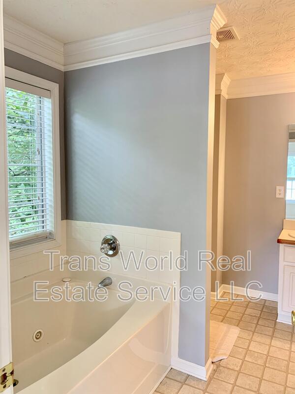 Building Photo - 4442 Keenly Valley Dr NE