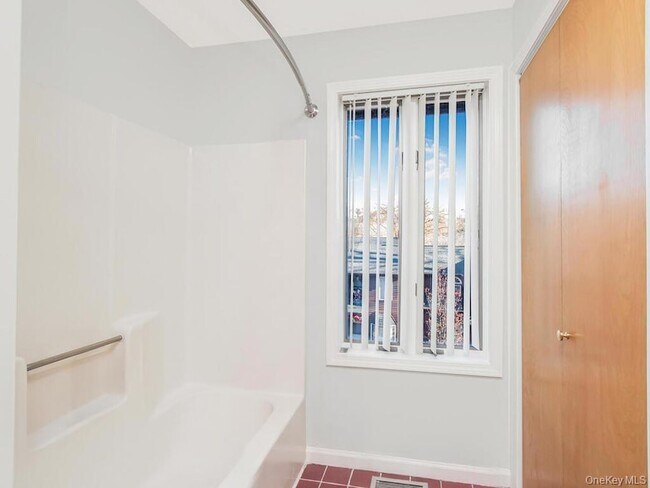 Building Photo - 8 Davids Ln