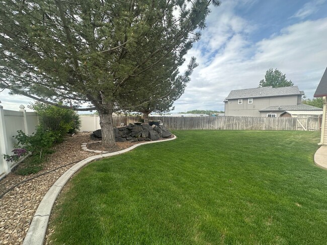 Building Photo - Nicely appointed 3bed, 2bath, 1,295sq.ft. ...