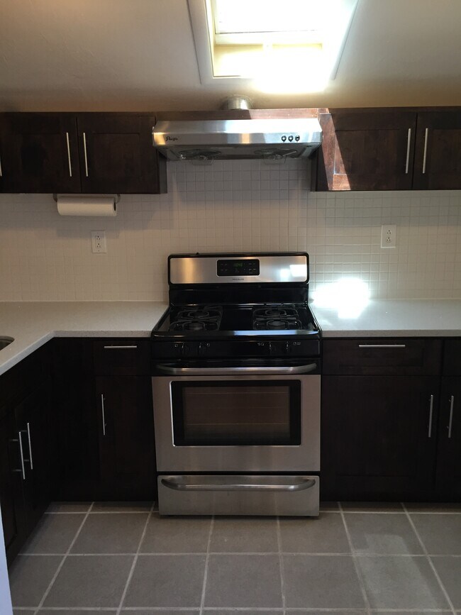 Building Photo - 415 Cedar St