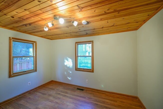 Building Photo - 29 N Shafer St